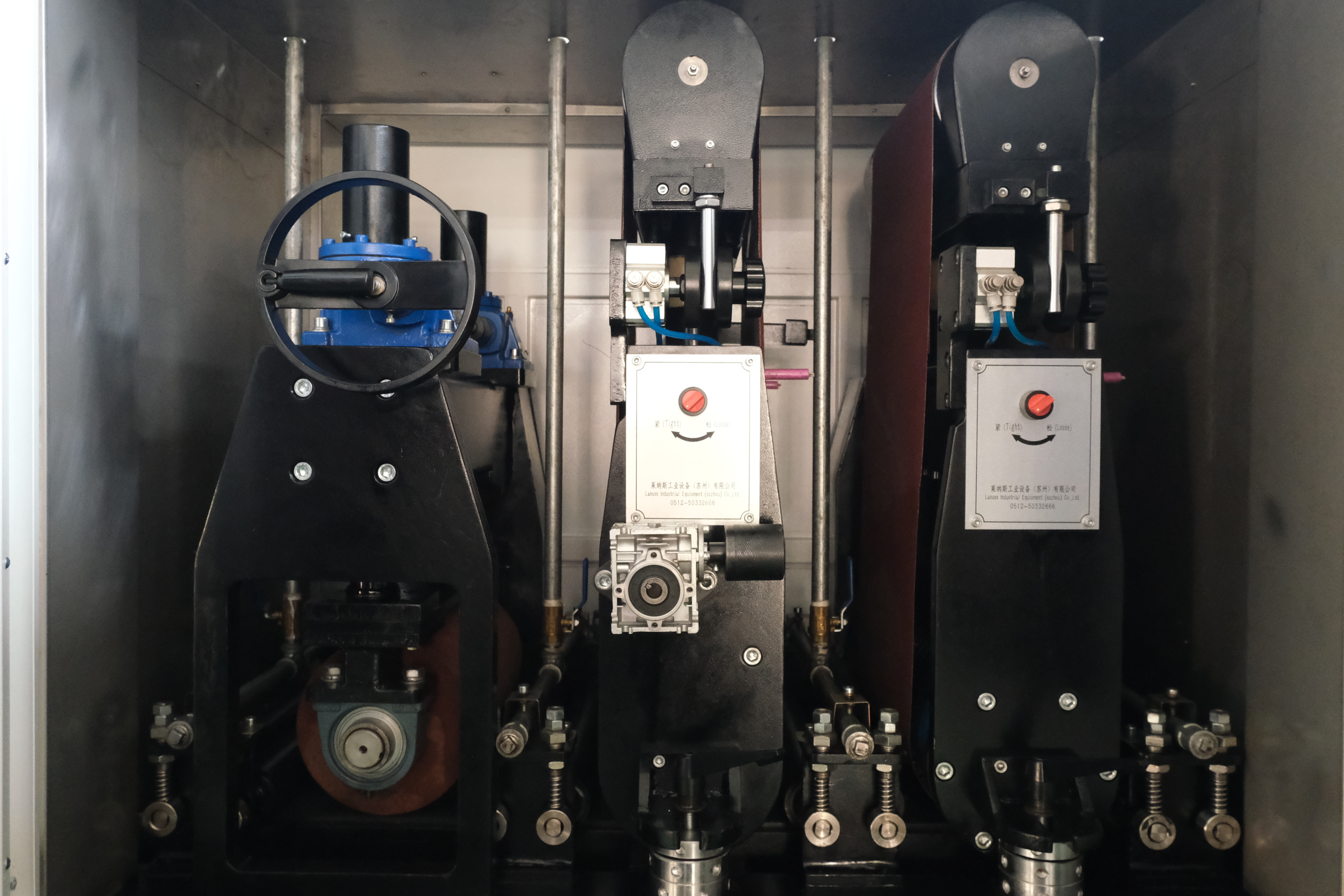 Machines for deburring and drawing metal surfaces with stable performance
